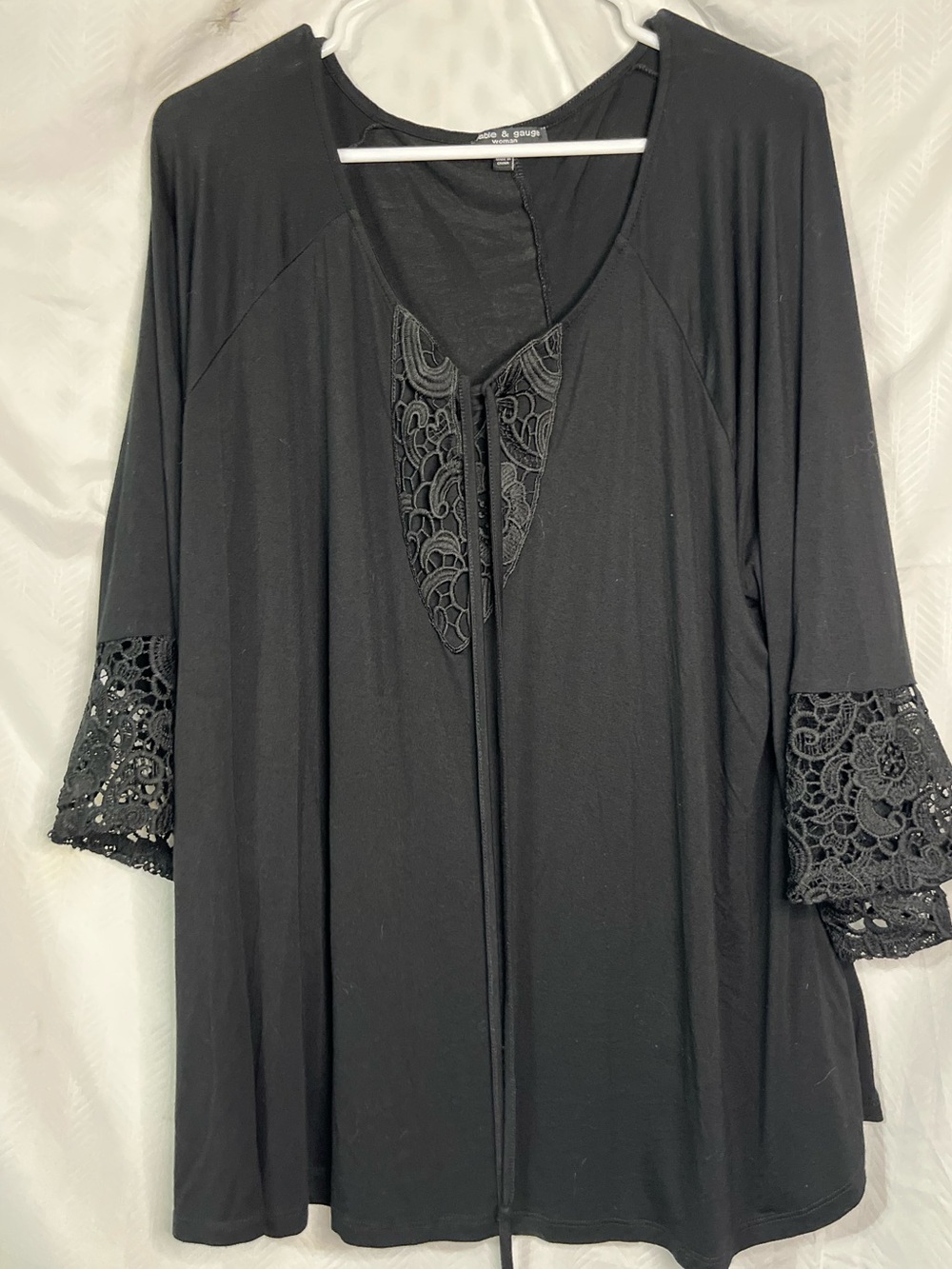 Cable & Gauge Woman Plus size Black V-Neck Tunic with Lace Trim 2X